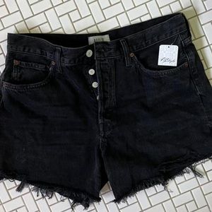 Brand new AGolde Parker long shorts. Size 29. Originally $138